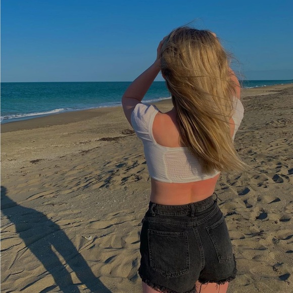 Meet your Posher, Gwyneth - Picture 1 of 1